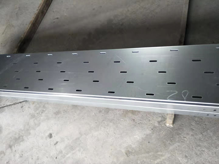 托盤線槽橋架生產(chǎn)過程中確定質(zhì)量和精度